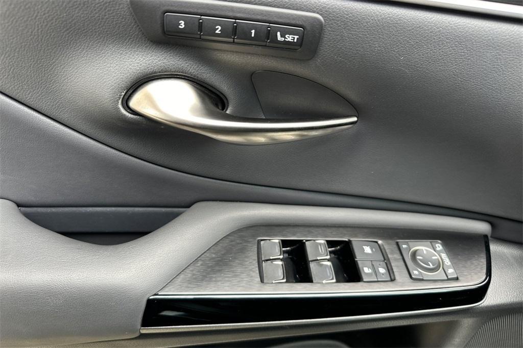 used 2024 Lexus ES 300h car, priced at $41,995