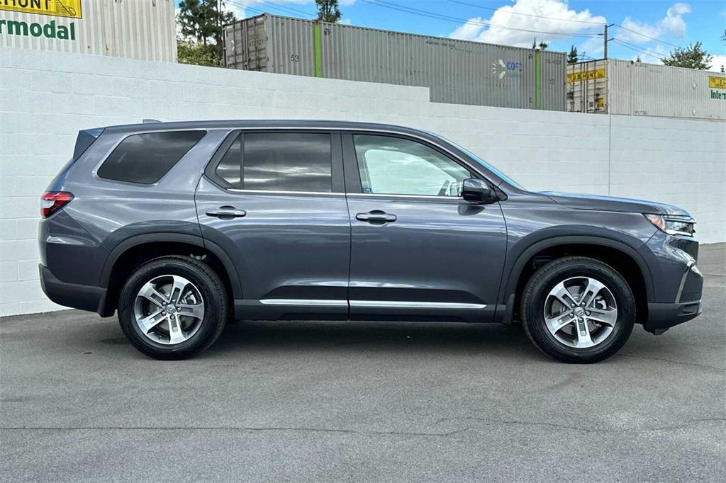 new 2025 Honda Pilot car, priced at $45,625