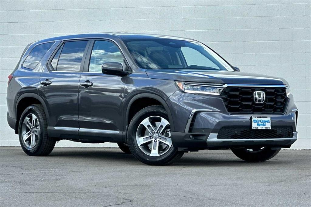 new 2025 Honda Pilot car, priced at $45,625