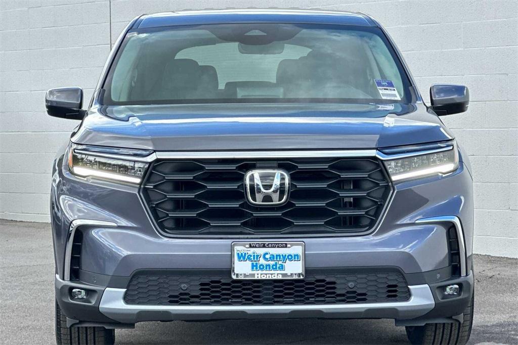 new 2025 Honda Pilot car, priced at $45,625