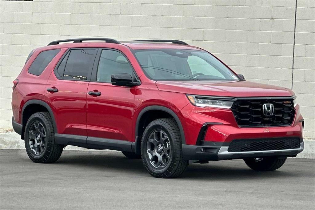 new 2025 Honda Pilot car, priced at $51,250