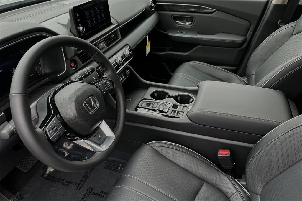new 2025 Honda Pilot car, priced at $50,665