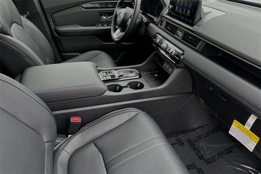 new 2025 Honda Pilot car, priced at $50,665