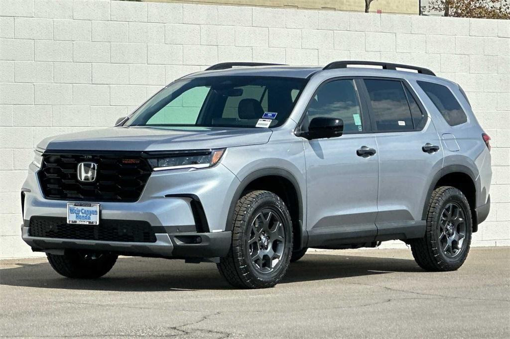 new 2025 Honda Pilot car, priced at $51,275