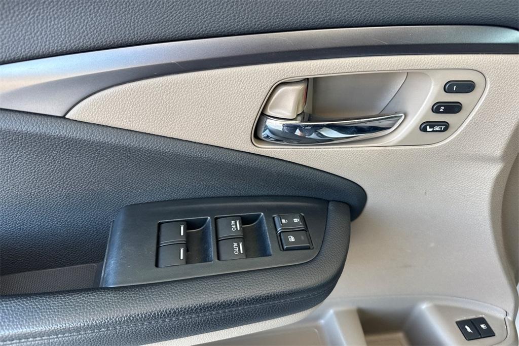used 2022 Honda Pilot car, priced at $32,895