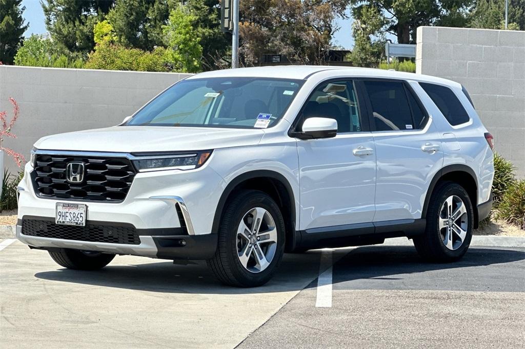 used 2023 Honda Pilot car, priced at $39,995