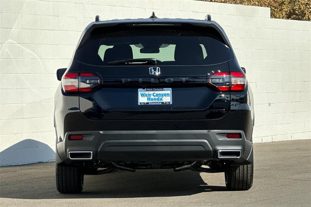 new 2025 Honda Pilot car, priced at $40,736
