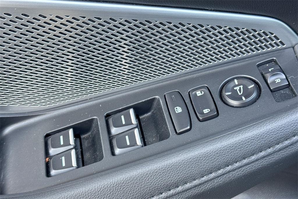 used 2023 Acura MDX car, priced at $40,995