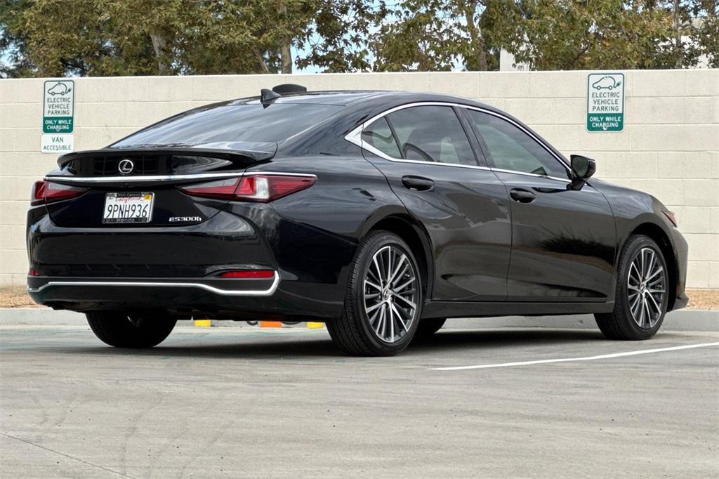 used 2025 Lexus ES 300h car, priced at $43,995