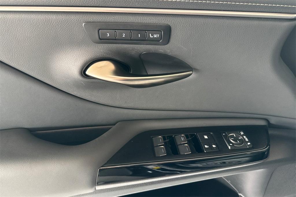 used 2025 Lexus ES 300h car, priced at $43,995