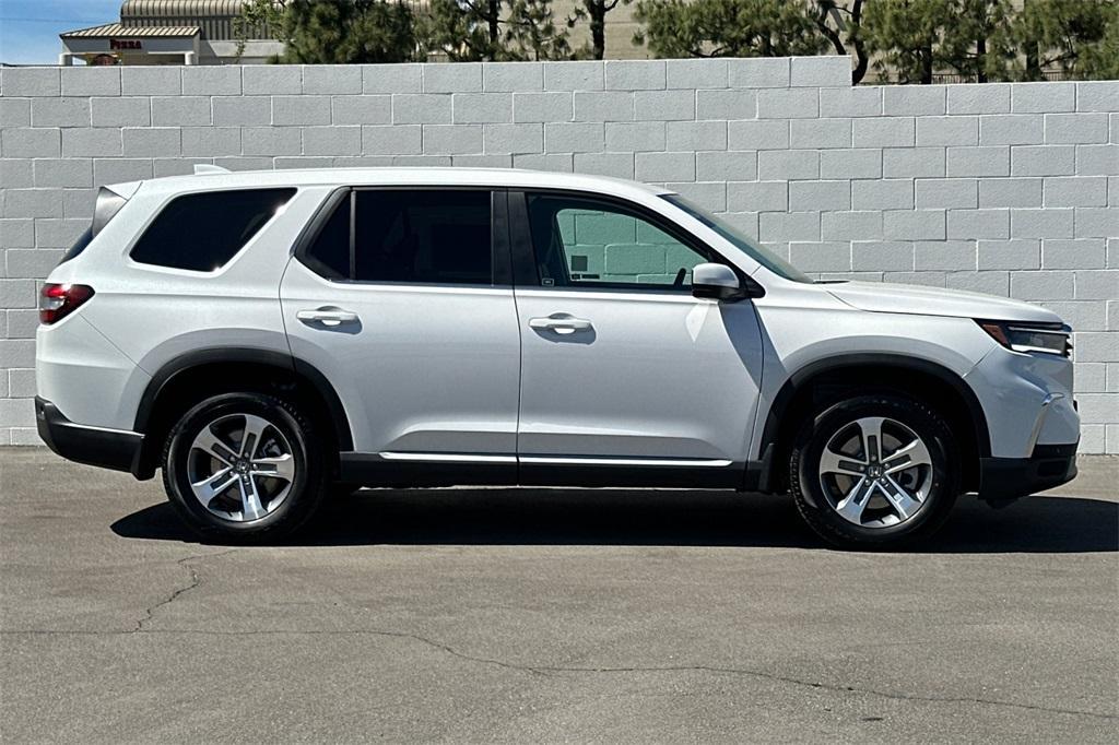 new 2025 Honda Pilot car, priced at $45,767