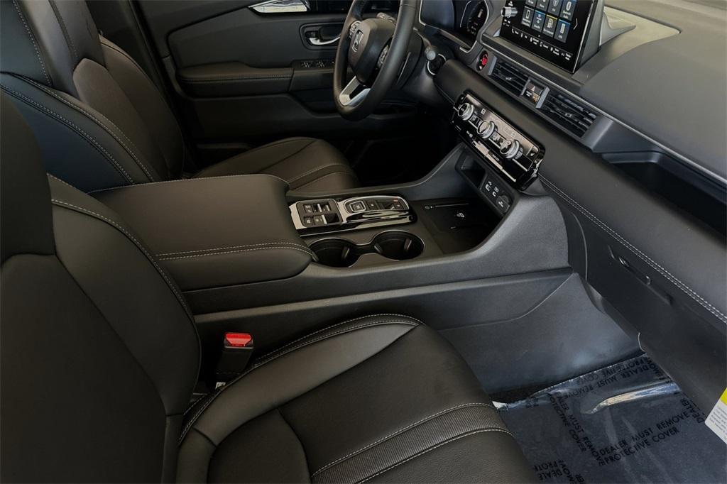 new 2025 Honda Pilot car, priced at $45,767