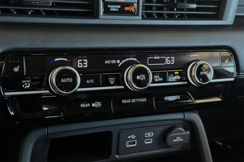 new 2025 Honda Pilot car, priced at $45,767