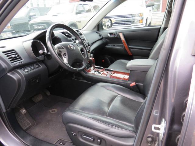 used 2013 Toyota Highlander car, priced at $9,950