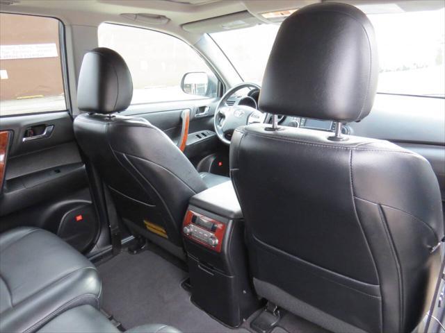 used 2013 Toyota Highlander car, priced at $9,950