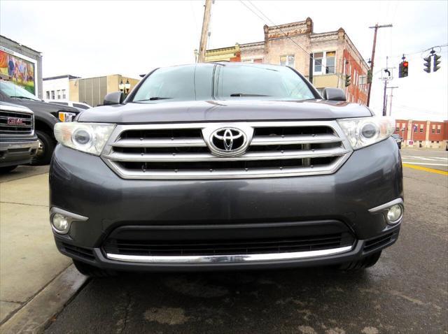 used 2013 Toyota Highlander car, priced at $9,950