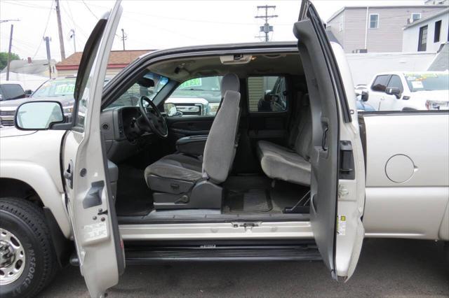 used 2005 GMC Sierra 2500 car, priced at $11,950