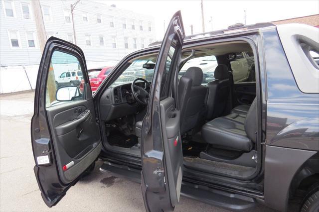 used 2003 Chevrolet Avalanche car, priced at $12,950