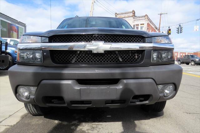 used 2003 Chevrolet Avalanche car, priced at $12,950