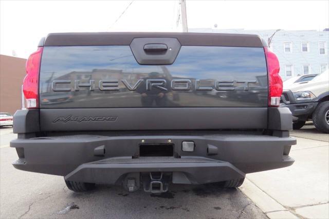 used 2003 Chevrolet Avalanche car, priced at $12,950