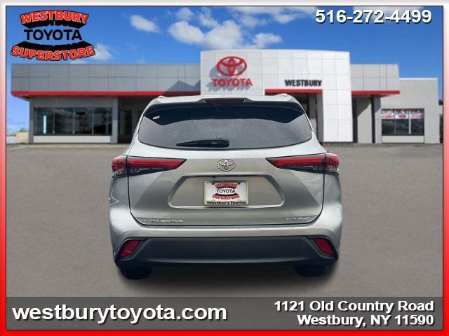 used 2022 Toyota Highlander car, priced at $34,995