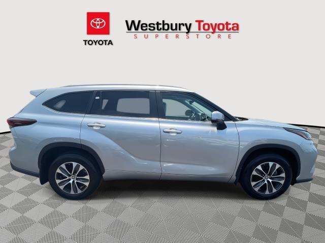 used 2024 Toyota Highlander car, priced at $48,939