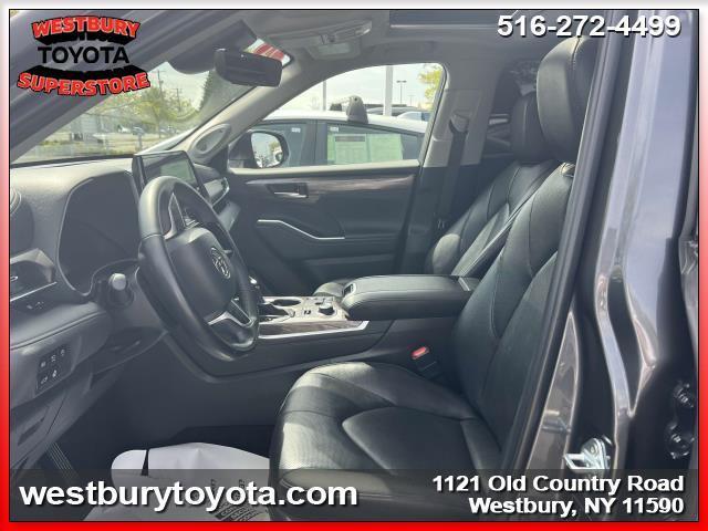 used 2024 Toyota Highlander car, priced at $42,895