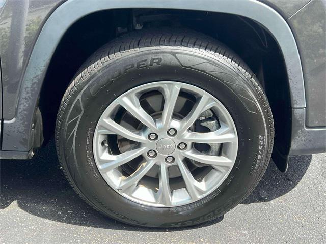 used 2022 Jeep Cherokee car, priced at $21,995