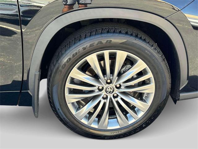 used 2023 Toyota Highlander car, priced at $47,400