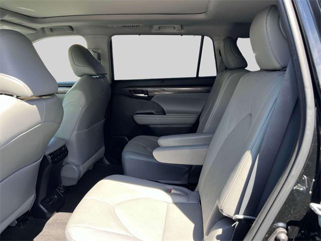 used 2023 Toyota Highlander car, priced at $47,400