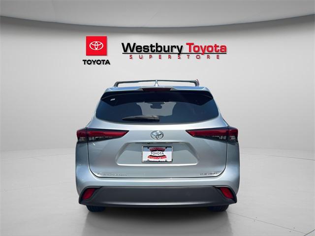 used 2022 Toyota Highlander car, priced at $38,375