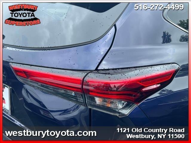 used 2021 Toyota Highlander car, priced at $31,985