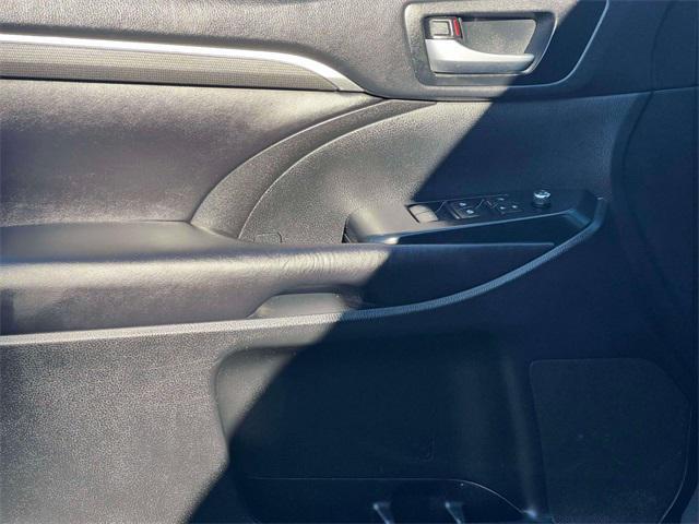 used 2019 Toyota Highlander car, priced at $23,895