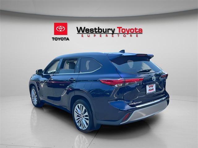 used 2022 Toyota Highlander Hybrid car, priced at $49,985