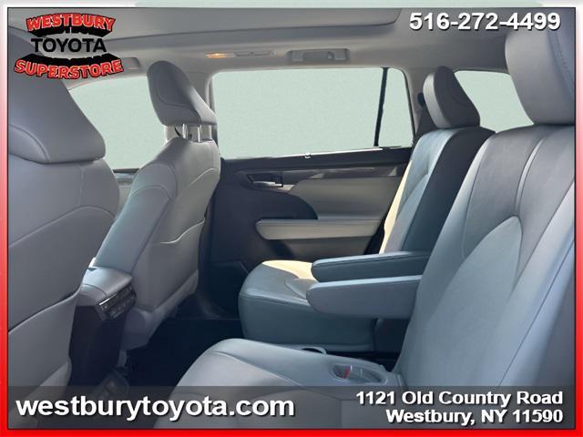 used 2022 Toyota Highlander Hybrid car, priced at $49,985