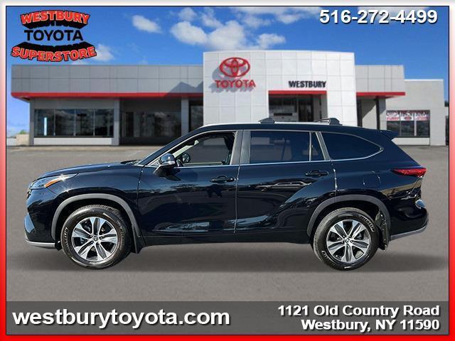 used 2023 Toyota Highlander car, priced at $39,395