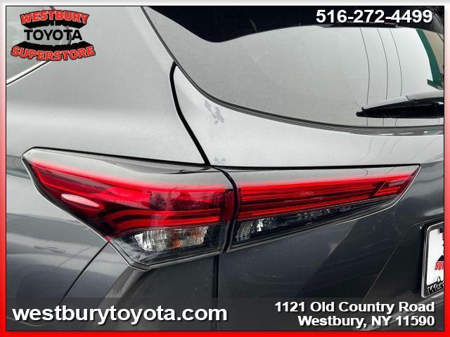 used 2022 Toyota Highlander car, priced at $31,788