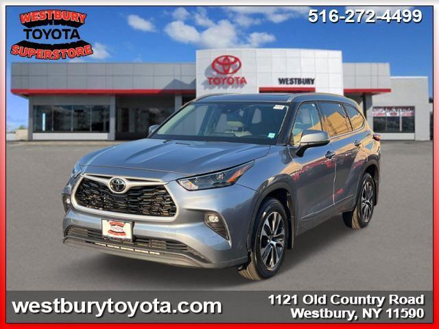 used 2022 Toyota Highlander car, priced at $34,780