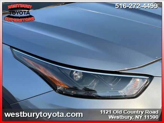 used 2022 Toyota Highlander car, priced at $34,780