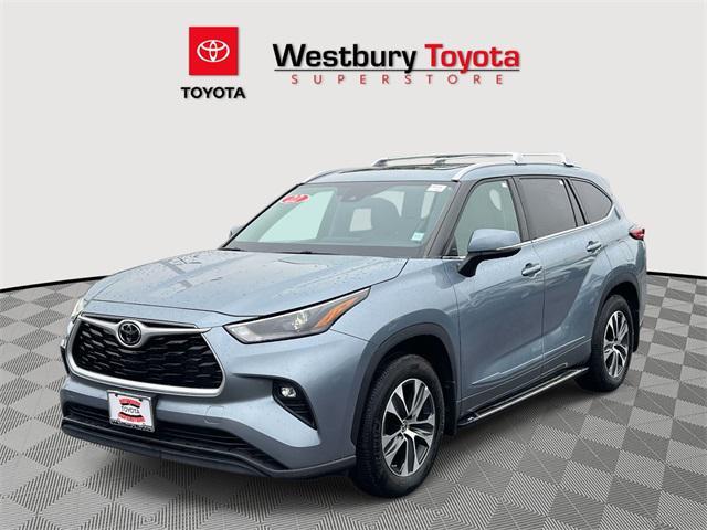 used 2022 Toyota Highlander car, priced at $38,333