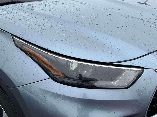 used 2022 Toyota Highlander car, priced at $38,333