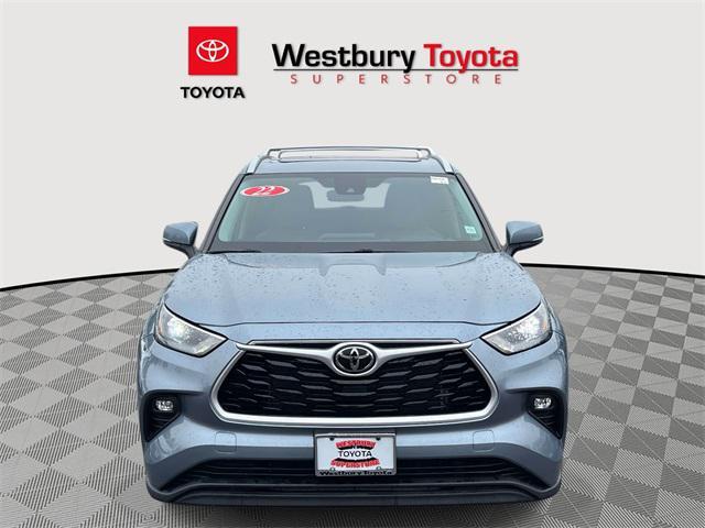 used 2022 Toyota Highlander car, priced at $38,333