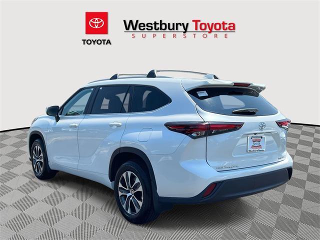 used 2024 Toyota Highlander car, priced at $44,695
