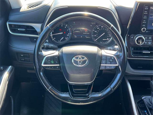 used 2021 Toyota Highlander car, priced at $28,200