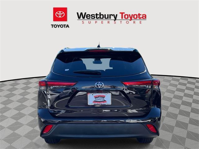 used 2021 Toyota Highlander car, priced at $28,200