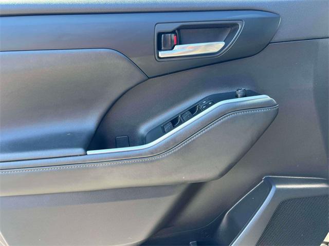 used 2021 Toyota Highlander car, priced at $32,995