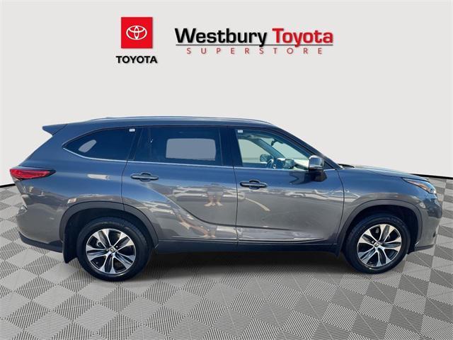 used 2021 Toyota Highlander car, priced at $32,995