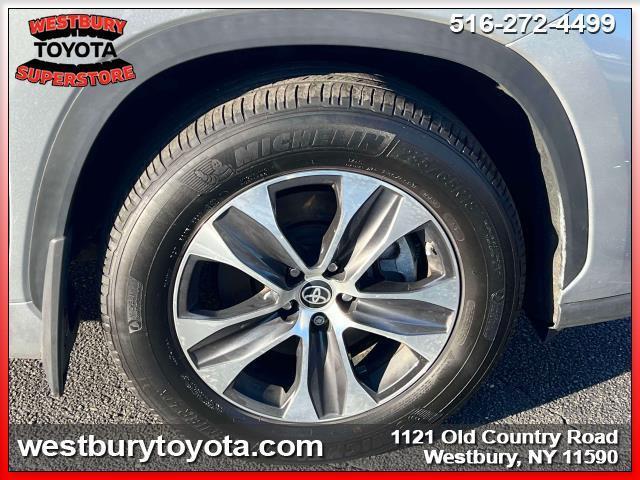 used 2022 Toyota Highlander car, priced at $36,995