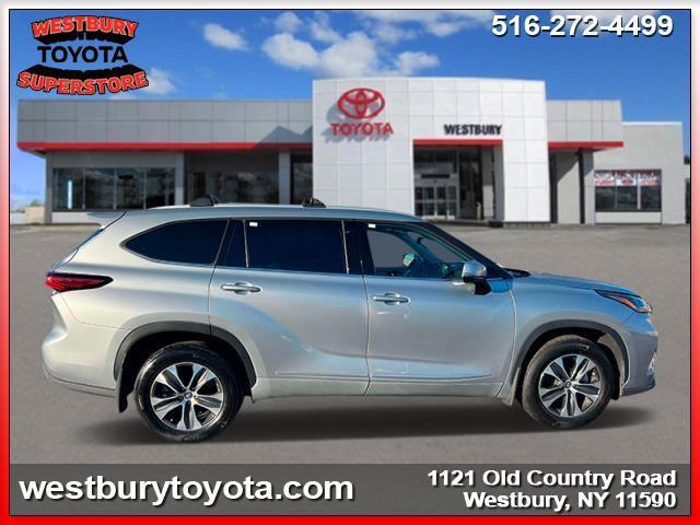 used 2022 Toyota Highlander car, priced at $36,995