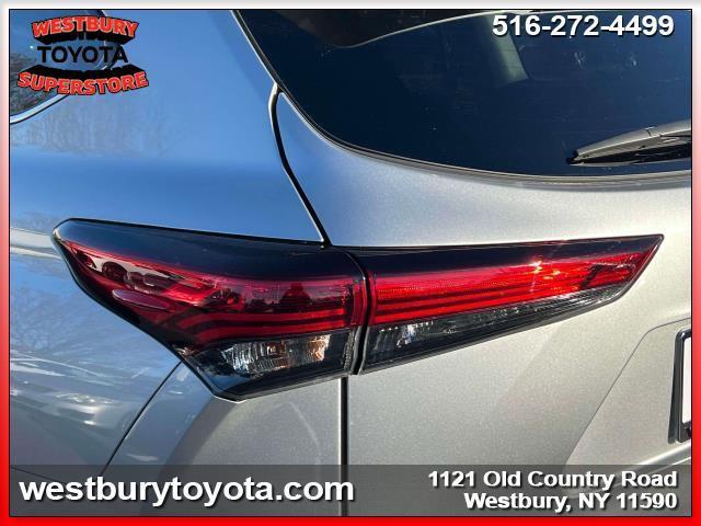 used 2022 Toyota Highlander car, priced at $36,995